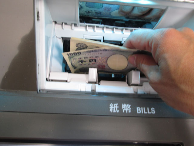 ATMと現金